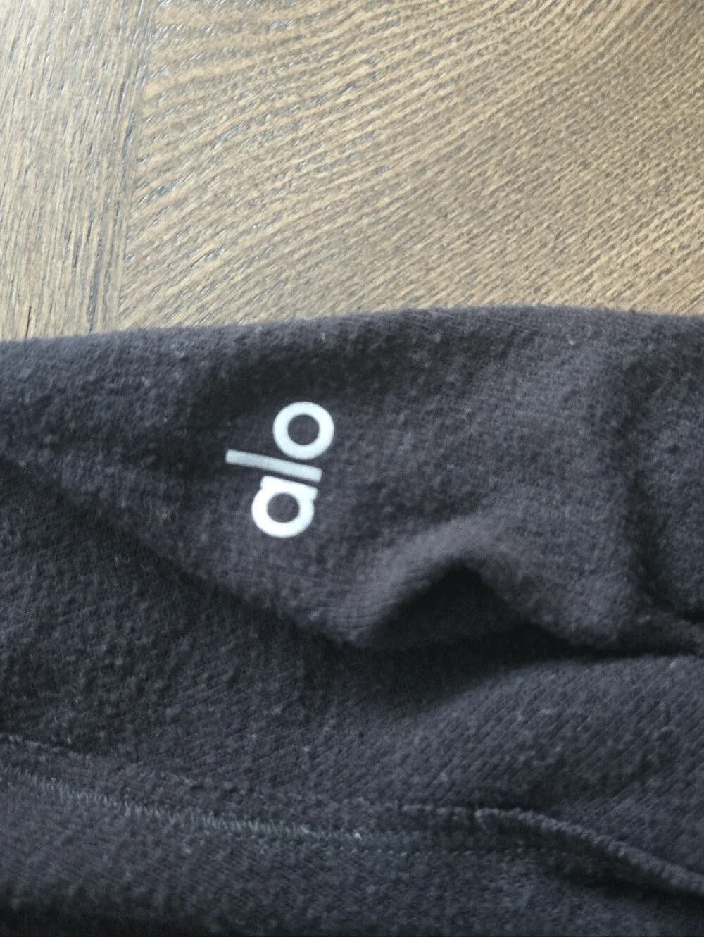 Alo Yoga Alolux Soho Getaway Cropped Hoodie in Black sz SMALL